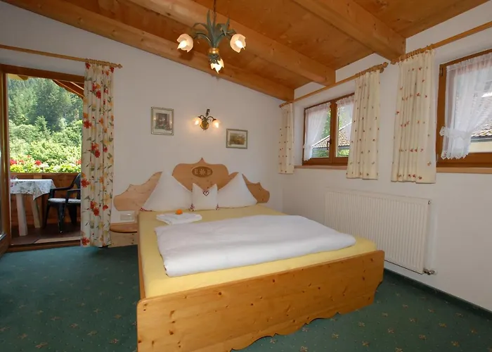 Haus Tasser Апартаменты *